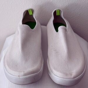 Oofos women’s Oomg Eezee Low size 9